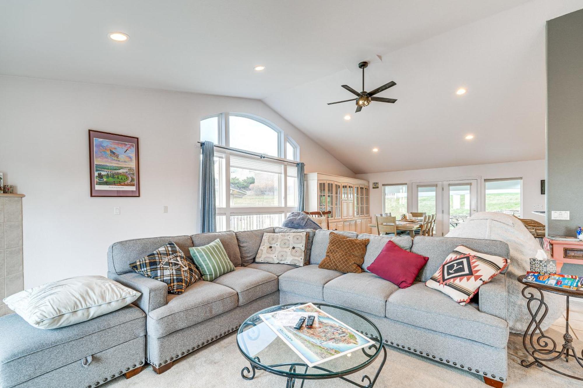 Inviting Great Falls Home With Wraparound Deck! Εξωτερικό φωτογραφία